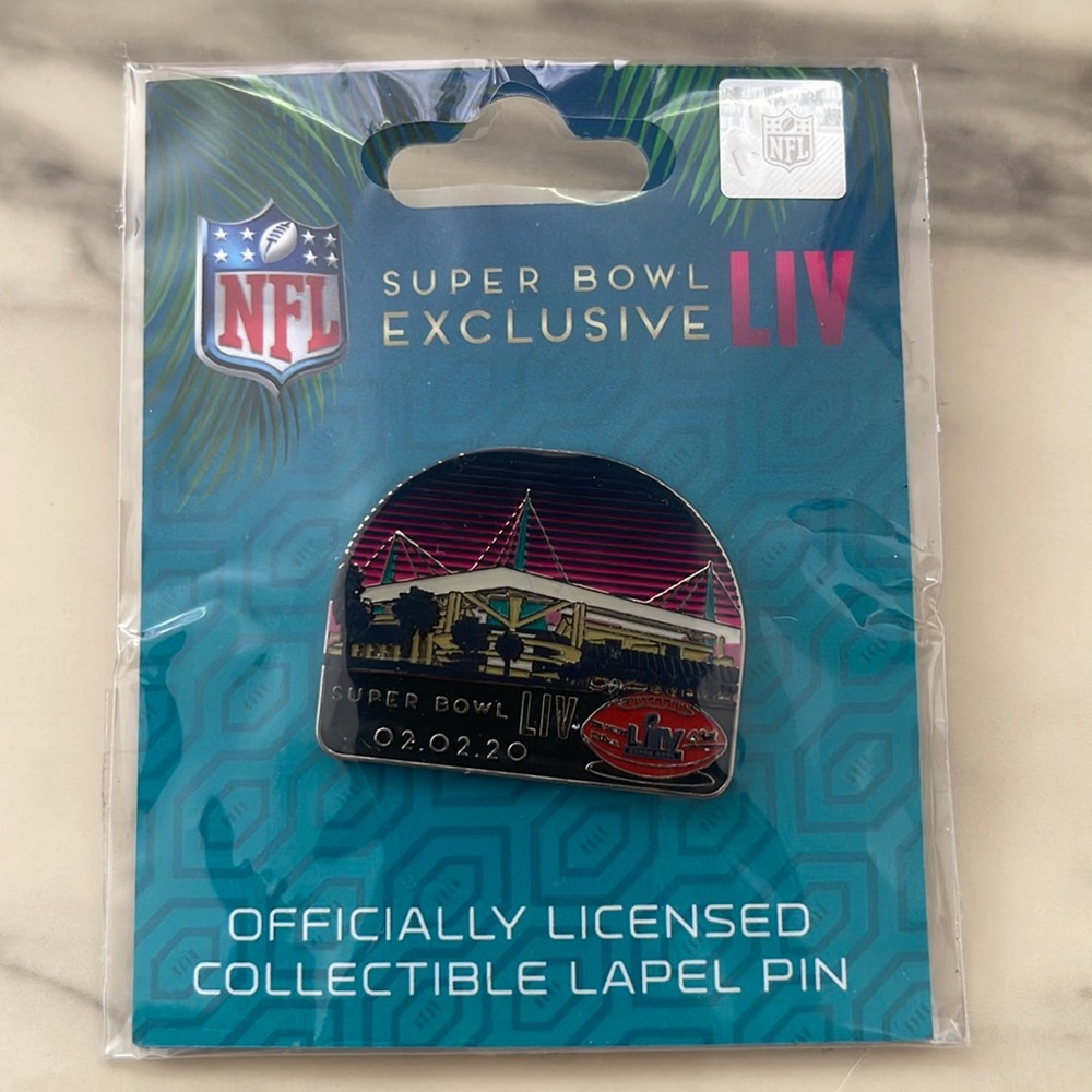 Oficial LIV Super Bowl Exclusive Licensed Label Pin
